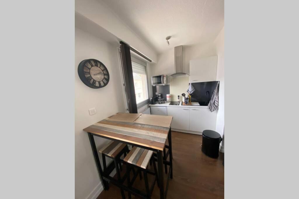 Le 13 Du Temple - Plein Coeur Centre Ville, Residence Privee, 5Mn Gare Sncf, Wifi Et Netflix Niort Exterior photo