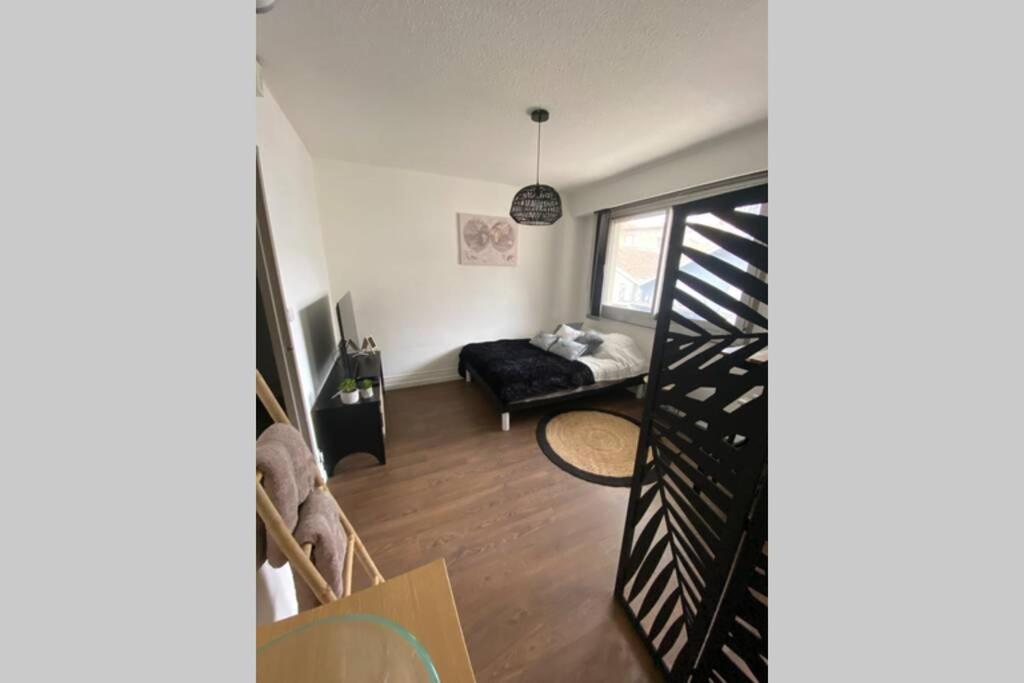 Le 13 Du Temple - Plein Coeur Centre Ville, Residence Privee, 5Mn Gare Sncf, Wifi Et Netflix Niort Exterior photo